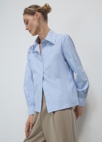 Calliope RICAMI PERLE - Camicia - var celeste chiaro