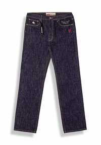 Jeans in denim blu scuro con gamba dritta, dotati di ricamo di rosa rossa, cuciture dorate e un'etichetta attaccata al passante della cintura.