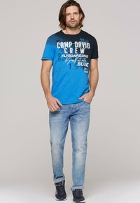 Camp David - MIT DIAGNOLEM - Print T-shirt - navy Thumbnail Image 1