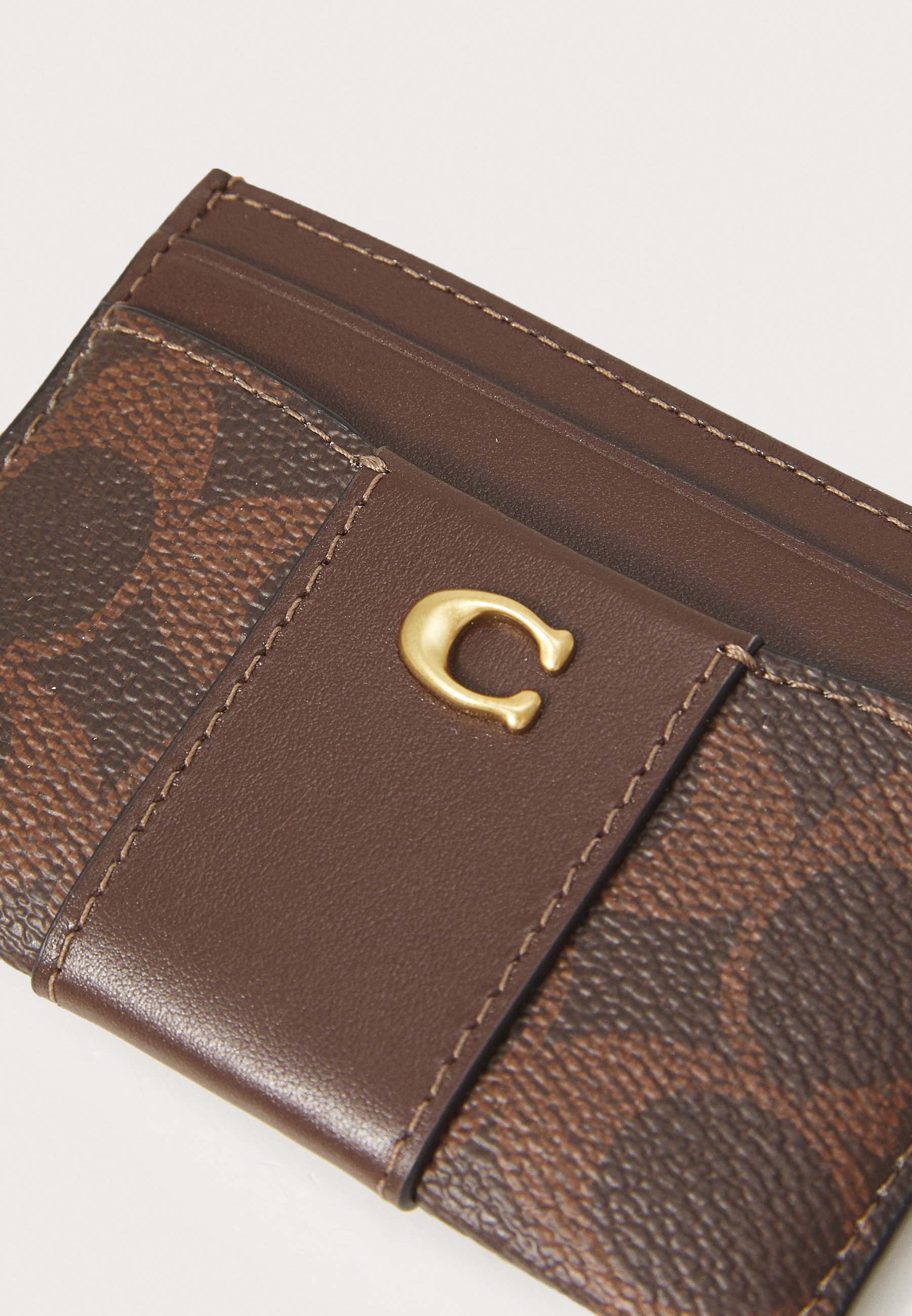 COACH ESSENTIAL CARD CASE IN SIGNATURE CANVAS - Portofel - maple