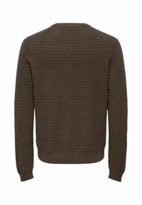 Pull en maille marron foncé à manches longues avec un motif à carreaux texturé, poignets côtelés et ourlet côtelé, vu de dos.