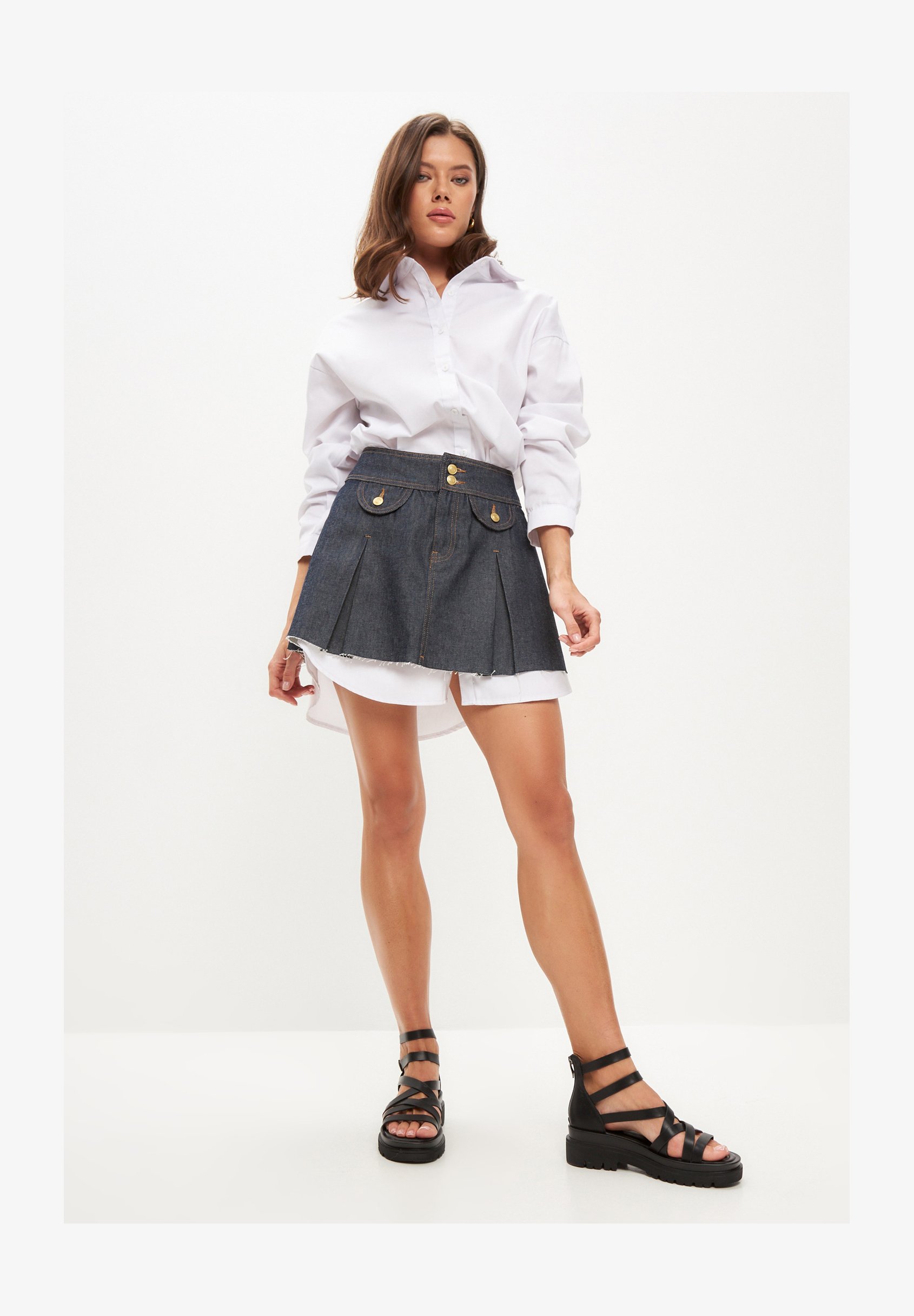 Tulucky Gonna Corta In Denim Rosso Con Bottoni E Tasche – Vita Elasticizzata – Taglia XXL