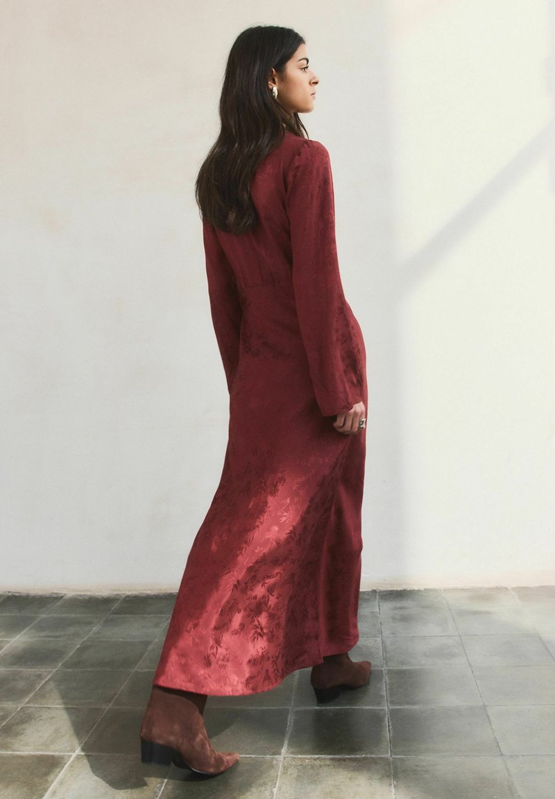 BHOEM REGULAR FIT - EMBROIDERED - Maxi dress - burgundy/red/red - Zalando