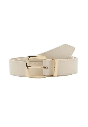Ceinture en cuir beige enroulée avec une boucle rectangulaire en métal doré brillant et des bords cousus sur fond blanc.