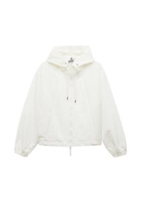 Witte lichte jas met capuchon, elastische manchetten en een ritssluiting aan de voorkant. Heeft een trekkoord bij de hals en een gladde, matte afwerking.