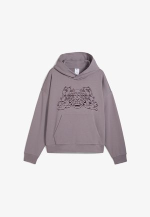 Kapuzensweatshirt in muted Mauve mit einer Fronttasche und einem großen schwarzen Grafikdesign von stilisierten Katzen und einem lächelnden Gesicht. Weicher Stoff, lockere Passform.
