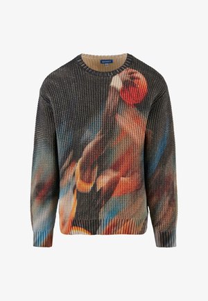 Monivärinen neulepaita, jossa on koripallografiikka. Ribbaustekstuuri, pyöreä pääntie ja kirkkaat sävyt mustasta, sinisestä, oranssista ja punaisesta.