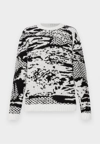 Jersey de punto en blanco y negro, con un patrón texturizado que presenta formas abstractas. Puños y bajo acanalados, escote redondo.