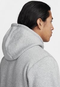 Nike Sportswear M NK CLUB BB PO CHNL FTRA - Felpa con cappuccio - dk grey heather deep royal blue safety orange