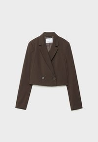 Blazer court marron foncé à manches longues, col à revers cranté, et deux boutons sur la fermeture avant.