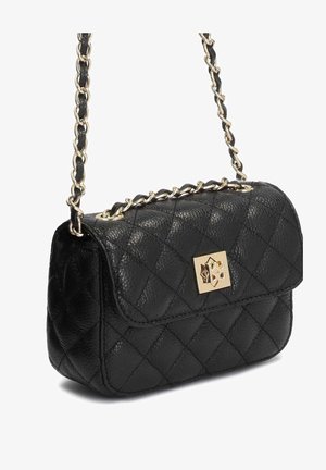 Sac à main en cuir noir matelassé avec une bandoulière en chaîne dorée et un fermoir en or arborant un design géométrique à l'avant.