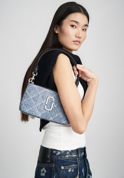 MARC JACOBS THE POCHETTE - Mala de mão - light wash indigo