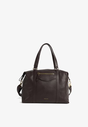 Dunkelbraune Ledertasche mit zwei oberen Griffen und einem abnehmbaren Schulterriemen. Verfügt über eine vordere Reißverschlusstasche und goldfarbene Hardware-Akzente.