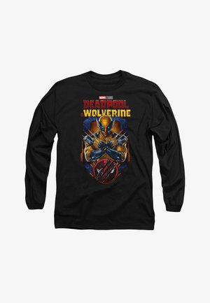 Schwarzes Langarmshirt mit einem Grafikdesign von Deadpool und Wolverine. Das Design enthält kräftige Farben und detaillierte Charakterillustrationen.