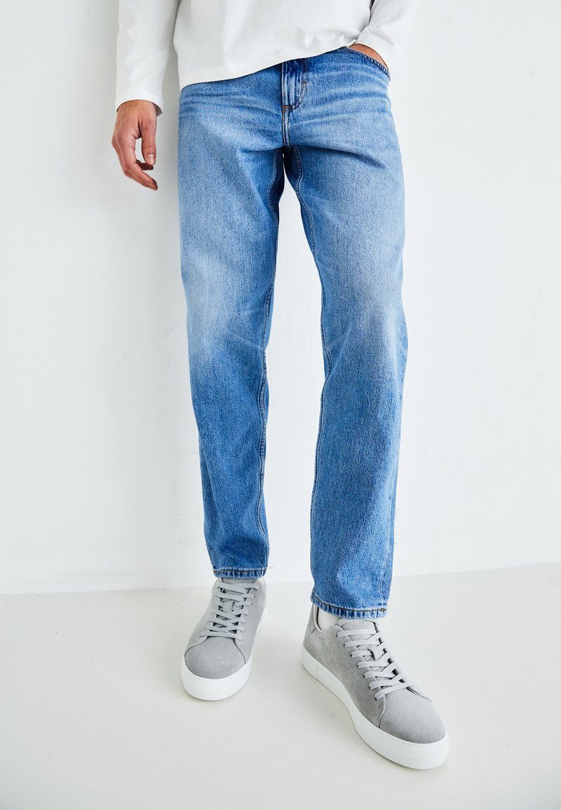 Jeans Uomo Lee Oscar - Vita Media, Taglio Affusolato - Composizione: 67% Cotone, 32% Lyocell, 1% Elastan