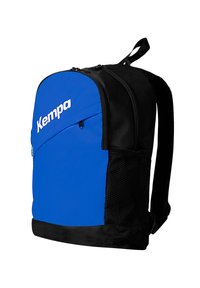 Blauwe en zwarte rugzak met een gestructureerd ontwerp, voorzien van een mesh zijvak, een bovenhandvat en een groot voorlogo. Getextureerde stof.