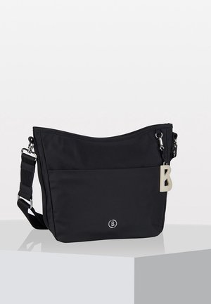 Czarna torba na ramię z regulowanym paskiem, przednią kieszenią oraz białym literą "B" na zawieszce suwaka bocznego.