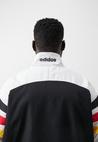Thumbnail Image 7