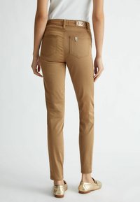 LIU JO BOTTOM UP  - Pantaloni - ochre
