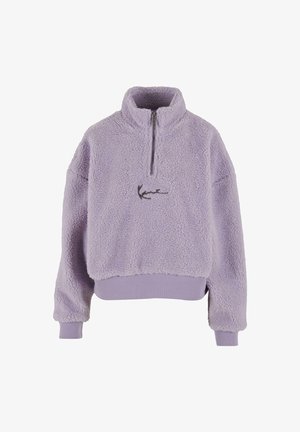 Pull en polaire lavande avec col zippé moitié, ourlet et poignets côtes, affichant un logo noir brodé sur le devant.