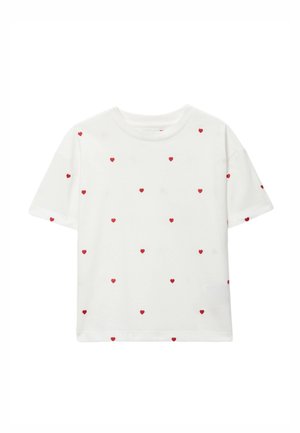 Chemise blanche à manches courtes avec de petits motifs rouges en forme de cœur éparpillés, dotée d'un col rond et d'une coupe décontractée.