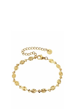 Bracelet en or avec de petits maillons en forme de disques texturés et une chaîne ajustable avec fermoir homard sur fond blanc.