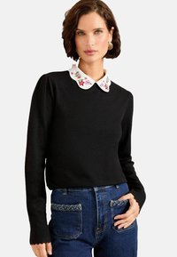 REGULAR FIT - EMBROIDERED POPLIN COLLAR FINE GAUGE  - Džemperis - black