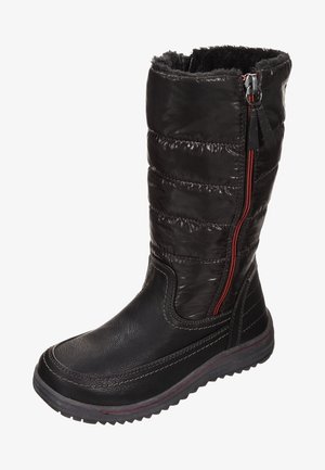 Černé zimní boty s prošívaným svrškem, hladkou kůží a syntetickými materiály, boční zip v červené barvě a strukturovaná gumová podrážka pro lepší trakci.