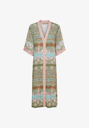 Lang kimono-style kjole med åben front og halv-lange ærmer i grønne, blå og pink blomster- og geometriske mønstre, kantet med en pink kant.