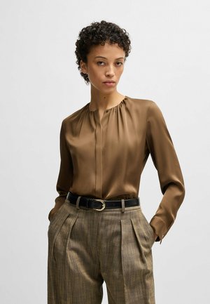 Blus - open brown nine