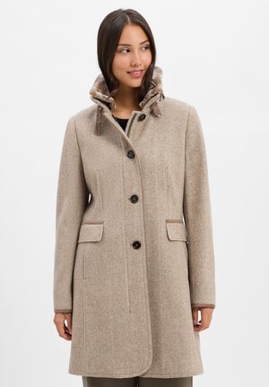 Beige Wollmischmantel mit Fischgrätmuster, hohem Kragen, Knopfverschluss und zwei vorderen Taschen mit Akzenten aus braunem Kunstleder.