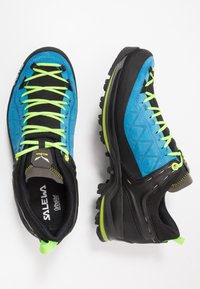 Salewa MS MTN TRAINER 2 GTX - Sapatos de caminhada - blue danube/fluo green