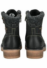 Botas de cuero negro con cuello de lana gris, que cuentan con cremalleras laterales, tacón texturizado y detalles de costura visibles. Suela de goma con relieve.