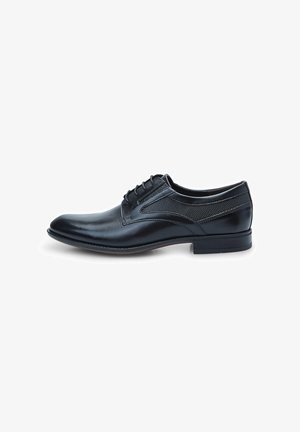 Melnas ādas ikdienas apavus ar gludu apdari, izstieptu formu, šņores dizainu un teksturētiem paneļiem sānos. Eleganti un mūsdienīgi.