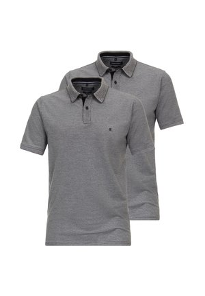 Graue Poloshirts mit kurzen Ärmeln und Kragen, die eine kontrastierende Textur am Kragen aufweisen, in einem Pack mit zwei Stück präsentiert.