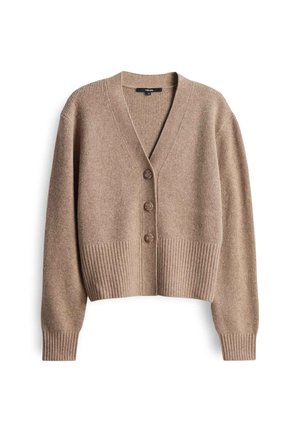 Bruine geribbelde gebreide cardigan met lange mouwen, V-hals en drie knopen aan de voorkant, plat gelegd op een witte achtergrond.