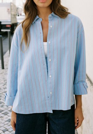 PULL&BEAR, PACIFIC SHIRT WITH WIDE BLUE STRIPES - SHIRTS - Chemisier - light blue