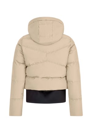Beige gewatteerde jas met capuchon, lange mouwen en zwarte voering zichtbaar bij de zoom, weergegeven vanaf de achterkant op een witte achtergrond.