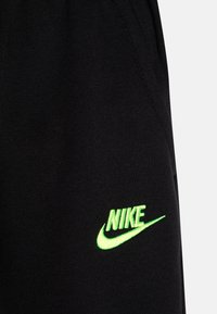 Nike Sportswear CLUB UNISEX - Verryttelyhousut - black/volt