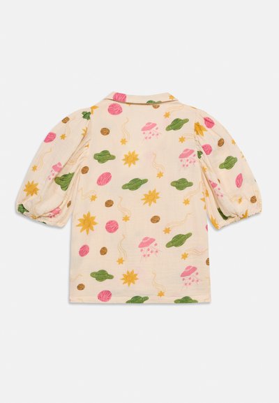 Μπεζ παιδικό πουκάμισο με μακριά μανίκια και γιακά, διακοσμημένο με πολύχρωμα διαστημικά σχέδια που περιλαμβάνουν πλανήτες, αστέρια, ήλιους και UFO.