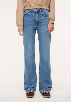 Terranova, PANTALONE JEANS LUNGO TINTA UNITA - Jeans a zampa - blu denim medio