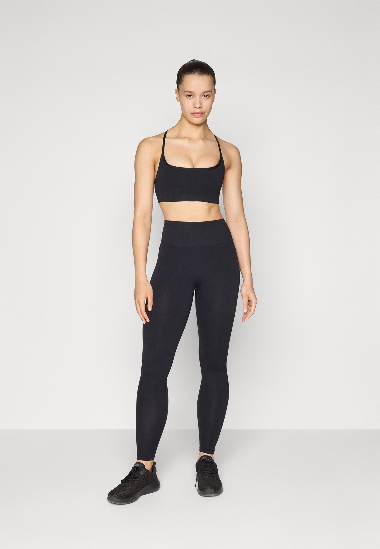 SLEEK SEAMLESS STRAPPY LOW IMPACT BRA
