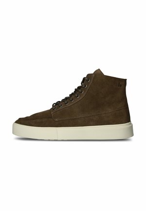 Brauner Wildleder-High-Top-Sneaker mit schwarzen Schnürsenkeln und weißer Gummisohle, von der Innenseite vor weißem Hintergrund gezeigt.