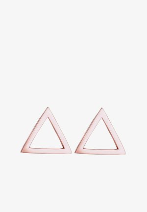 Paire de boucles d'oreilles triangulaires simples en or rose à cadre ouvert avec bords lisses sur fond blanc.