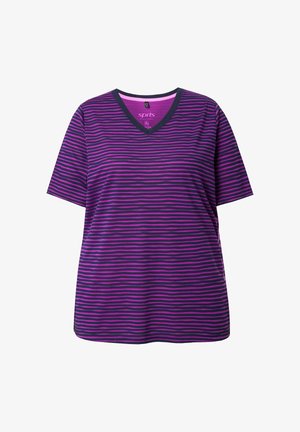 Lila und pink gestreiftes T-Shirt mit kurzen Ärmeln, V-Ausschnitt und weichem Stoff. Die horizontalen Streifen variieren in der Breite.