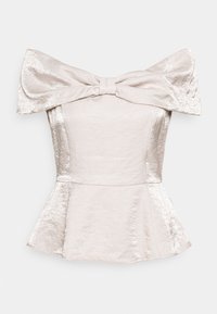 Top peplum sin hombros en tejido metálico claro, con un gran lazo en el escote y un dobladillo acampanado.
