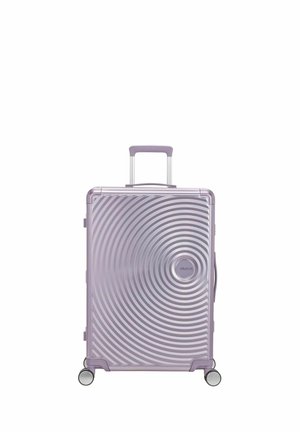 Valise rigide violette avec motif de cercles concentriques, poignée télescopique, quatre roues pivotantes et poignée latérale.