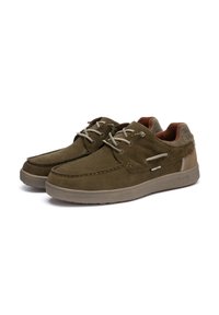 Scarpe in suede marrone con profilo basso, punta tonda e suola in gomma beige. Presentano occhielli in metallo e un morbido rivestimento interno.