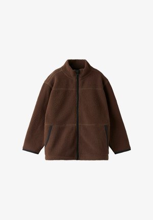 Bruine fleecejas met een volledige zwarte ritssluiting, hoge kraag, lange mouwen en twee zijzakken met rits.