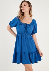 Unselected, royal blue